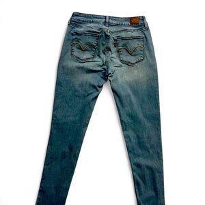 Levi’s Women’s Skinny Jeans – Euro 28 / US 6